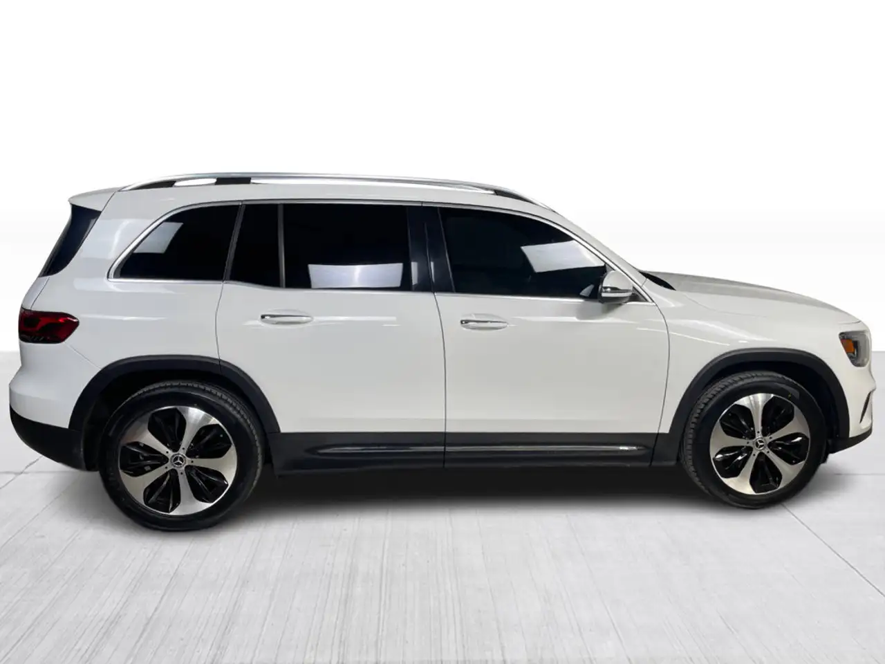 Mercedes-Benz GLB снимка Mercedes-Benz GLB
