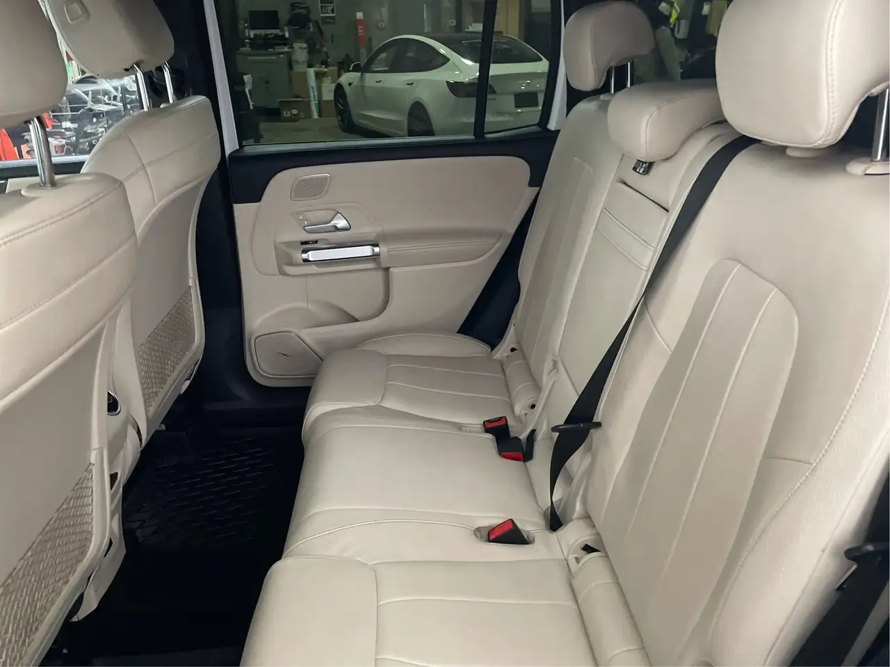 Mercedes-Benz GLB снимка Mercedes-Benz GLB