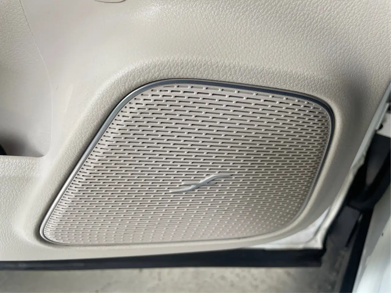 Mercedes-Benz GLB снимка Mercedes-Benz GLB
