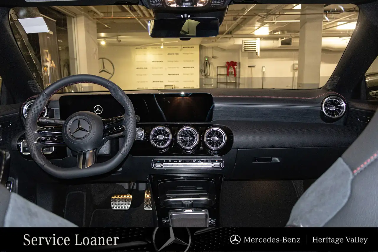 Mercedes-Benz CLA снимка Mercedes-Benz CLA