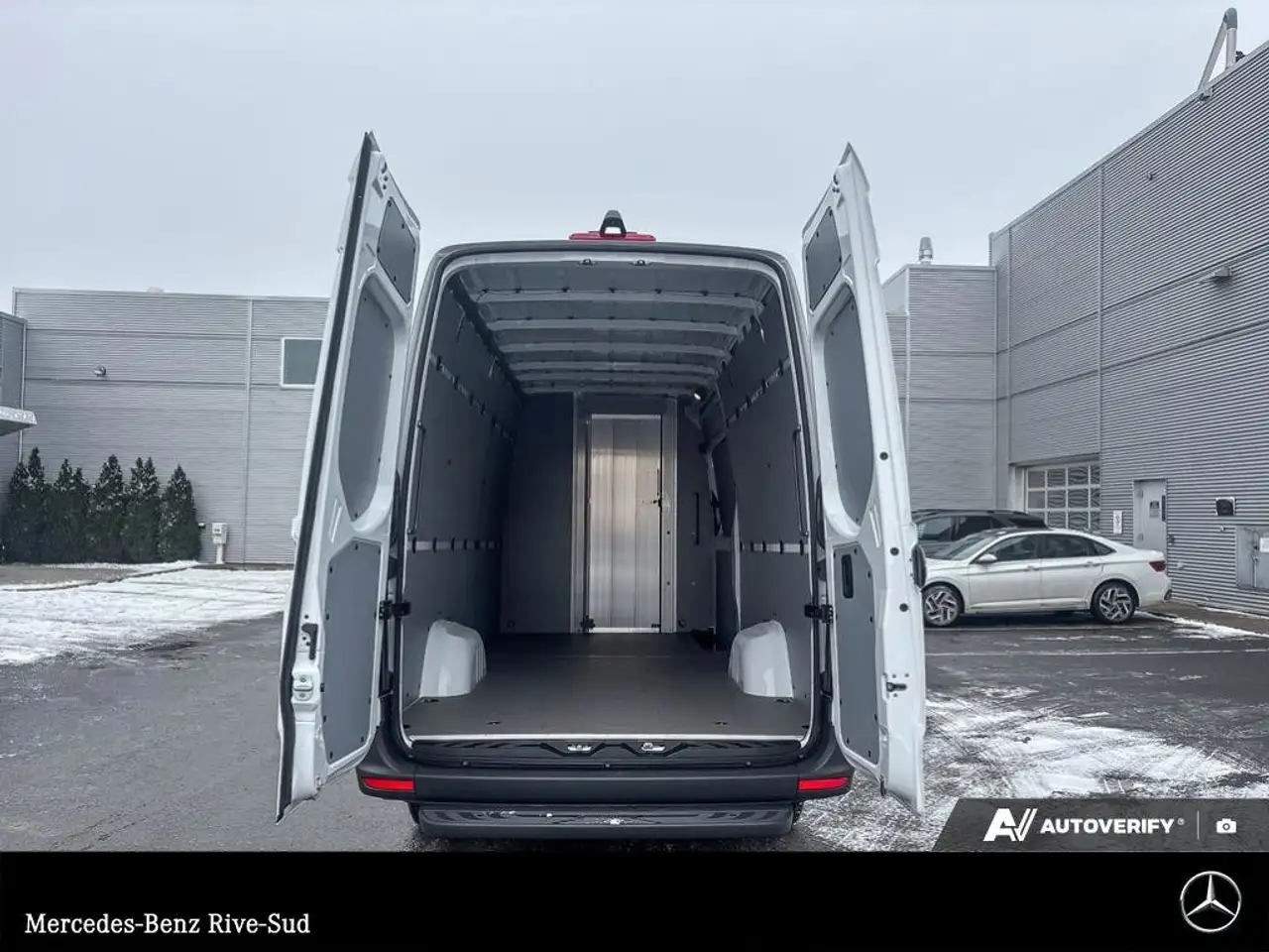 Mercedes-Benz Sprinter снимка Mercedes-Benz Sprinter