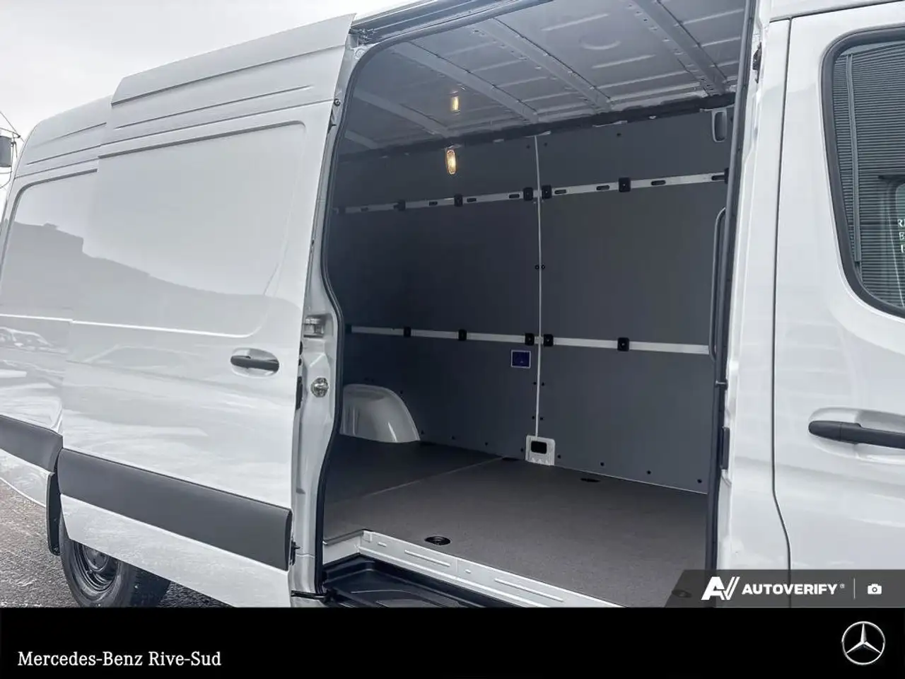 Mercedes-Benz Sprinter снимка Mercedes-Benz Sprinter