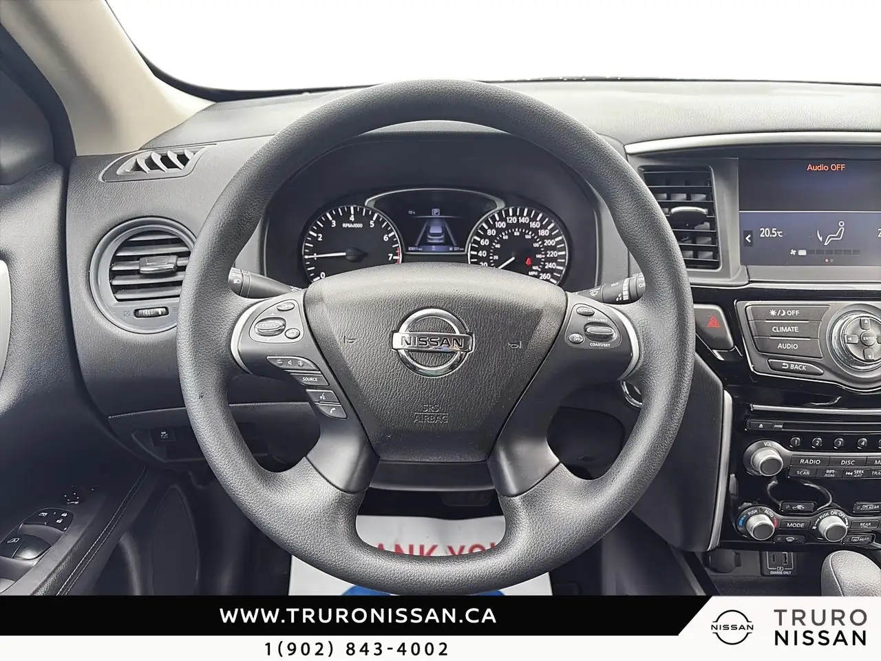 Nissan Pathfinder снимка Nissan Pathfinder