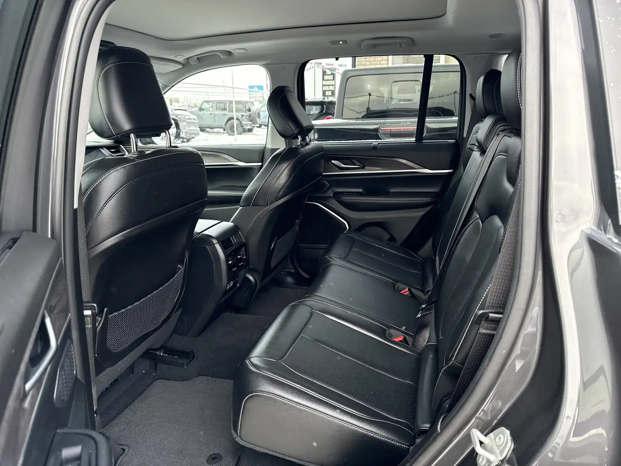 Jeep Grand Cherokee снимка Jeep Grand Cherokee