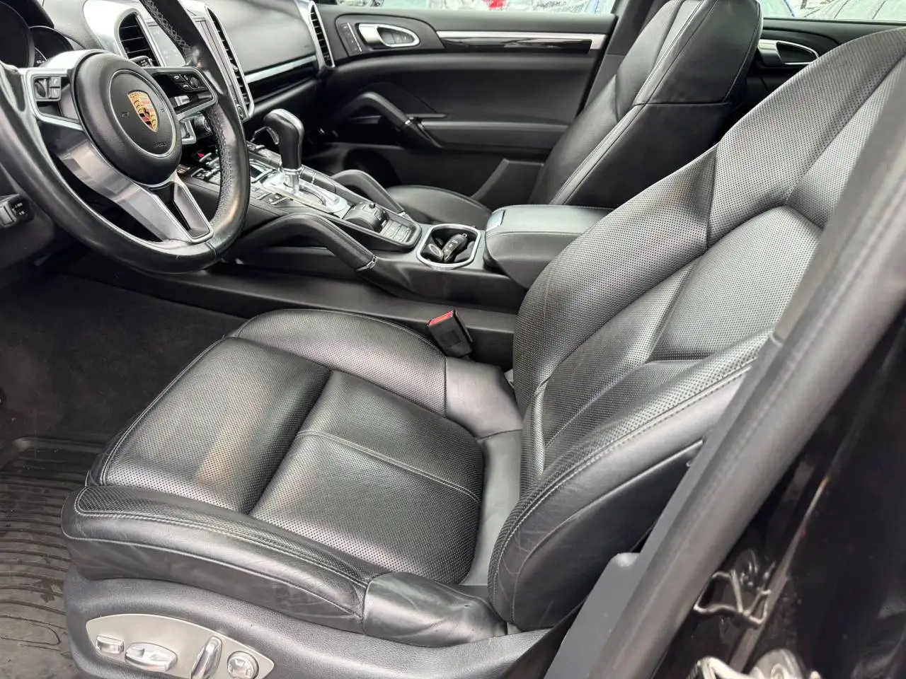 Porsche Cayenne photo Porsche Cayenne