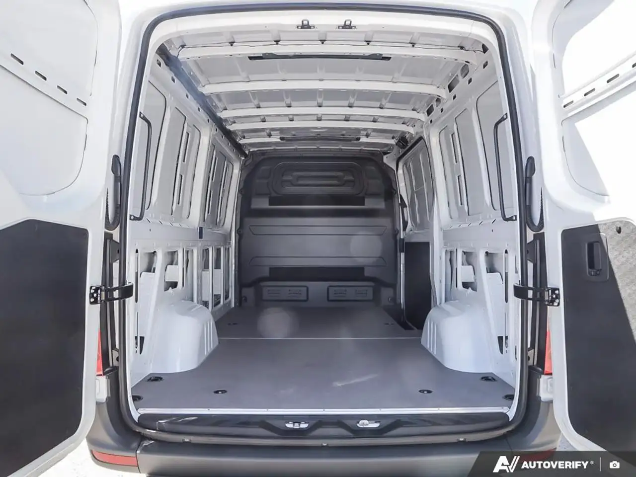Mercedes-Benz Sprinter photo Mercedes-Benz Sprinter