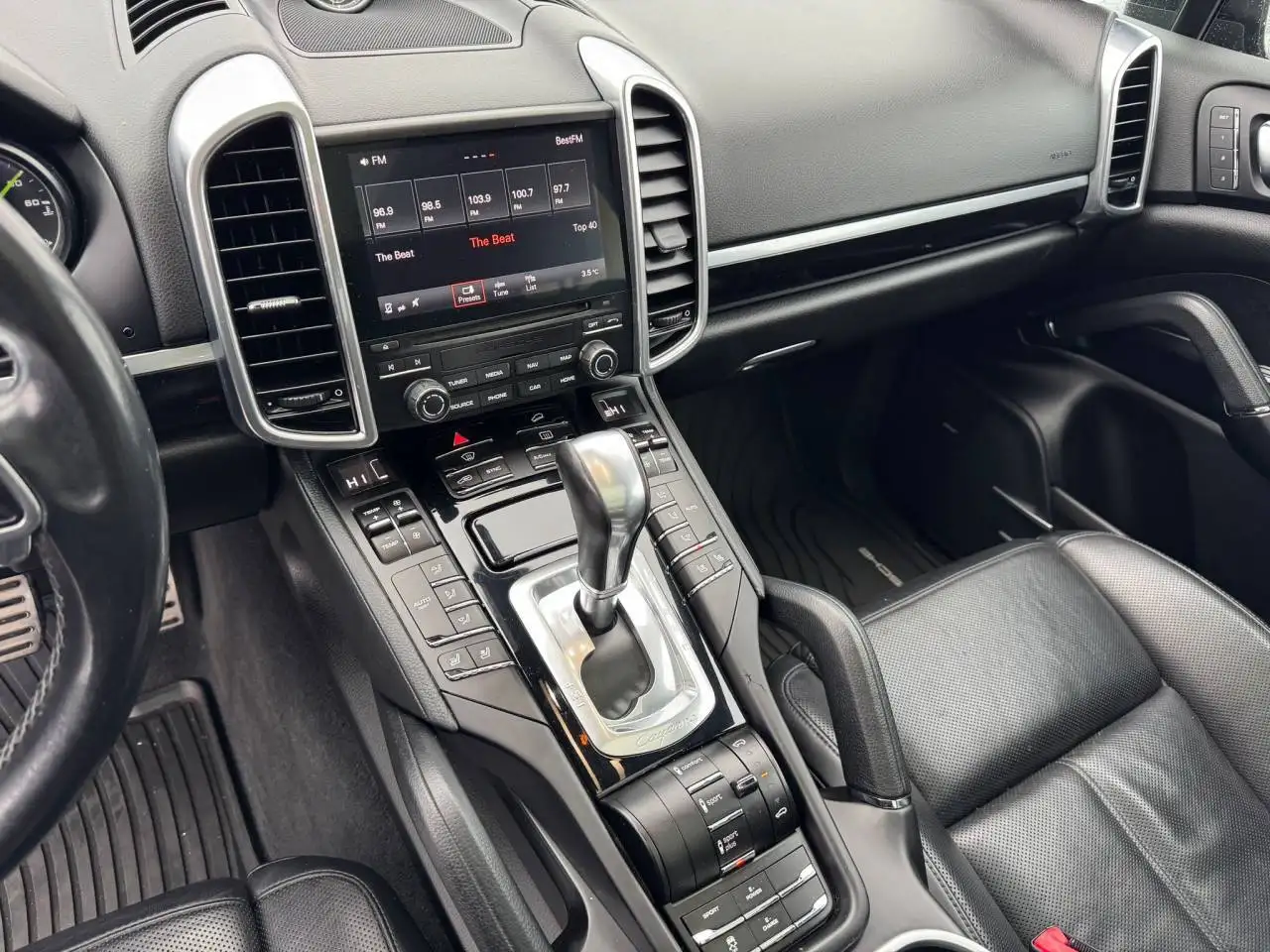 Porsche Cayenne photo Porsche Cayenne