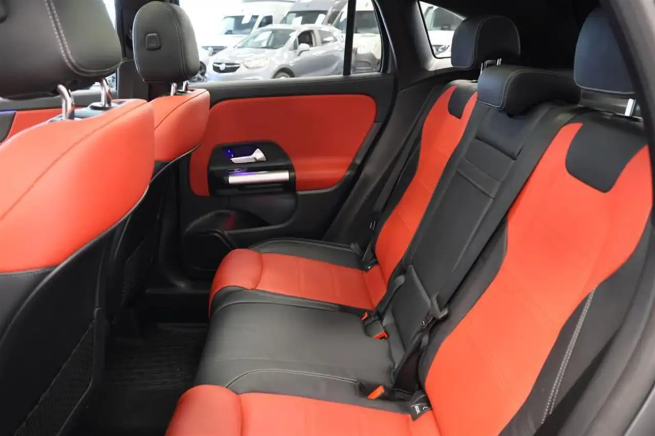 Mercedes-Benz GLA снимка Mercedes-Benz GLA