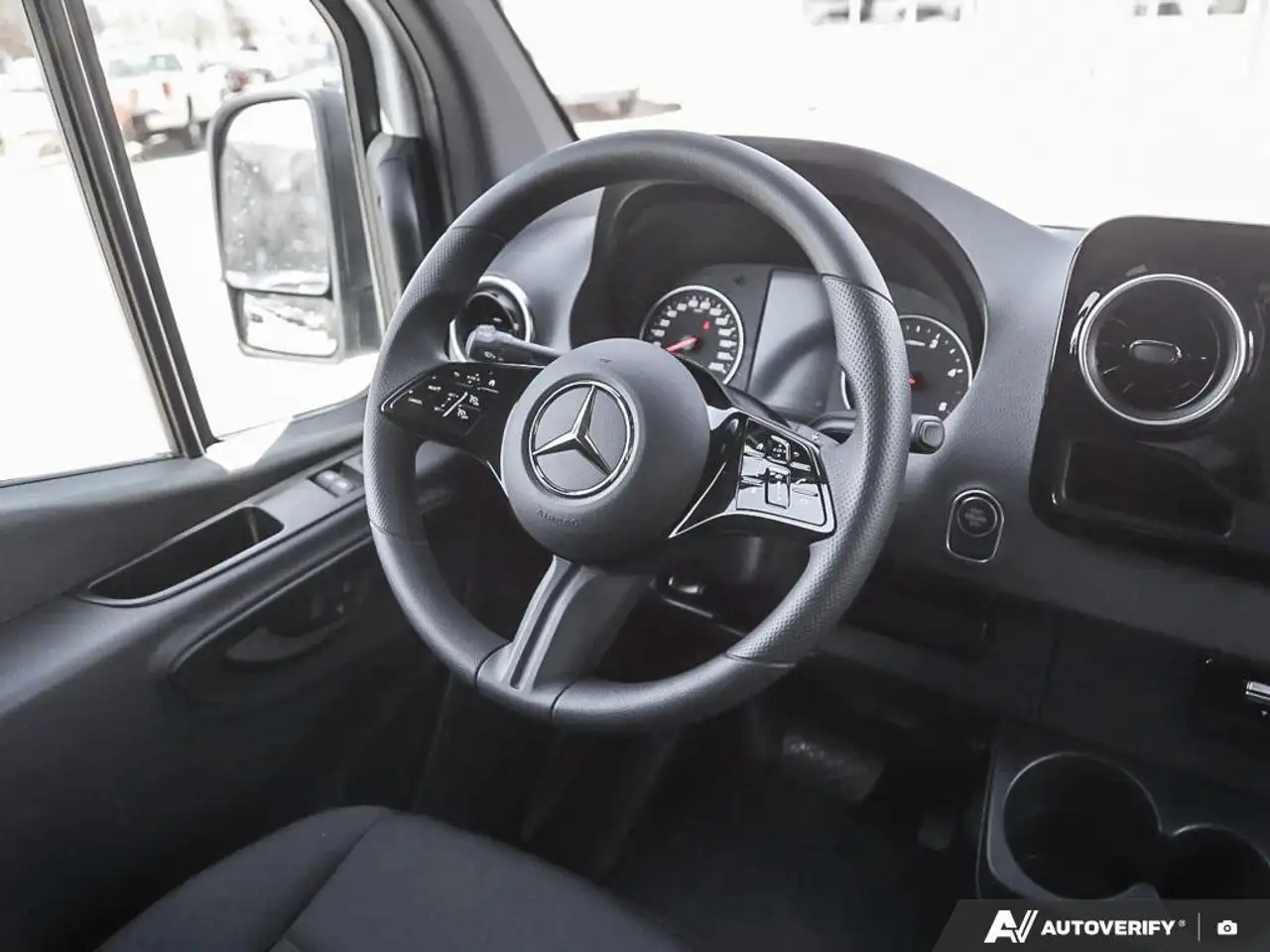 Mercedes-Benz Sprinter photo Mercedes-Benz Sprinter