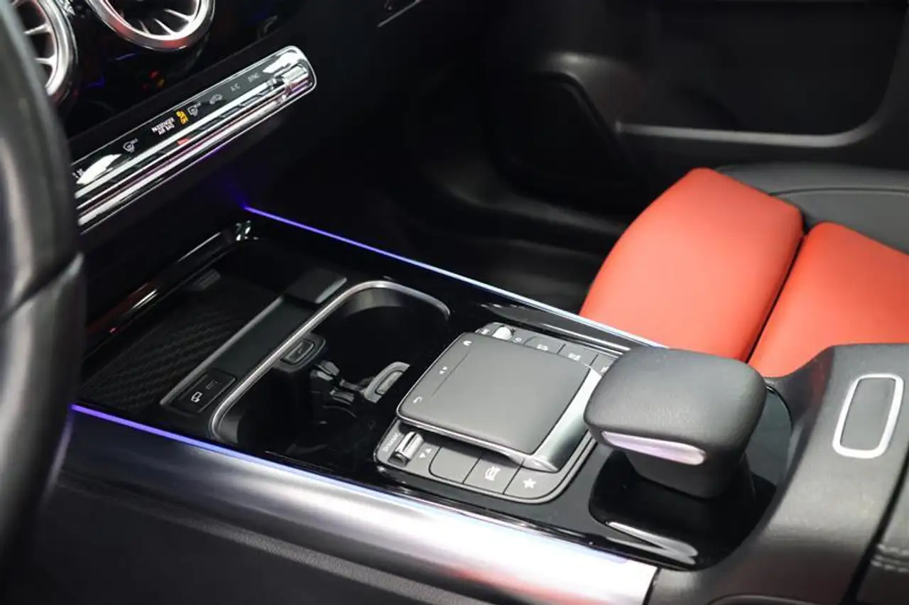 Mercedes-Benz GLA снимка Mercedes-Benz GLA