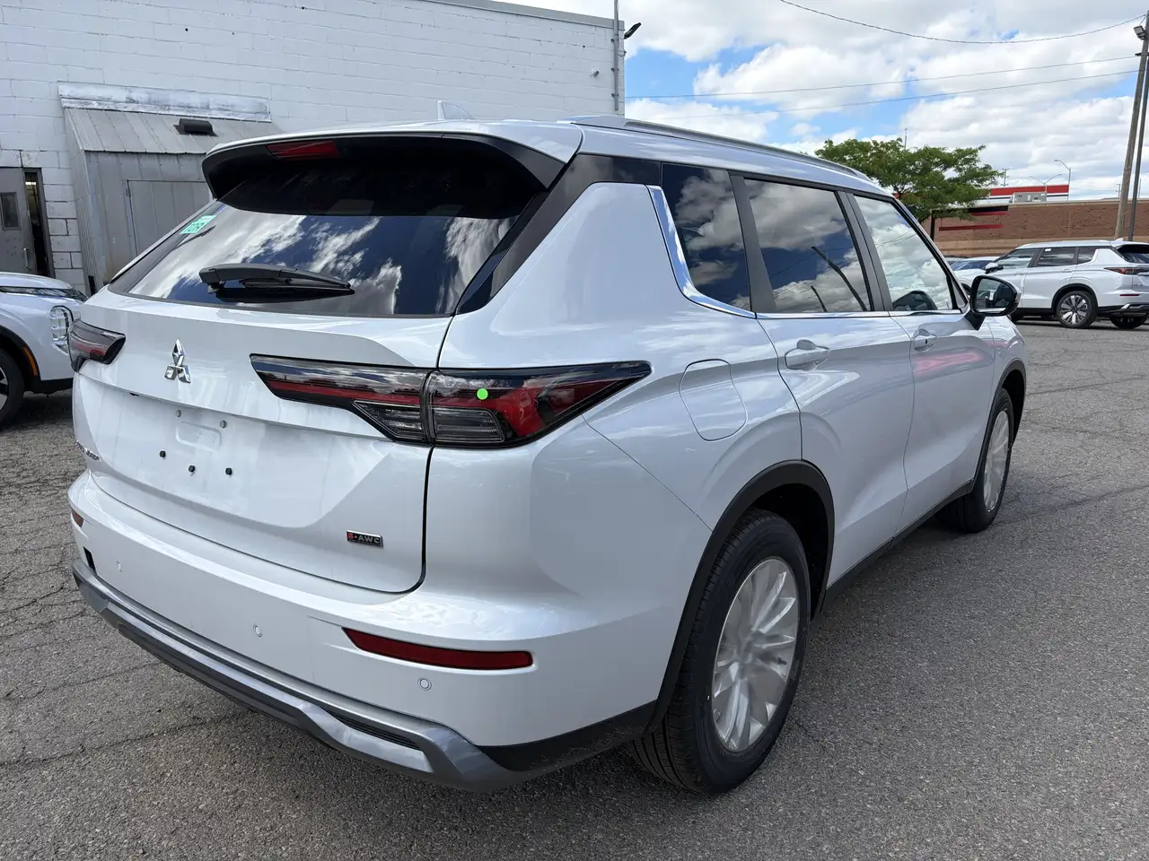 Mitsubishi Outlander снимка Mitsubishi Outlander