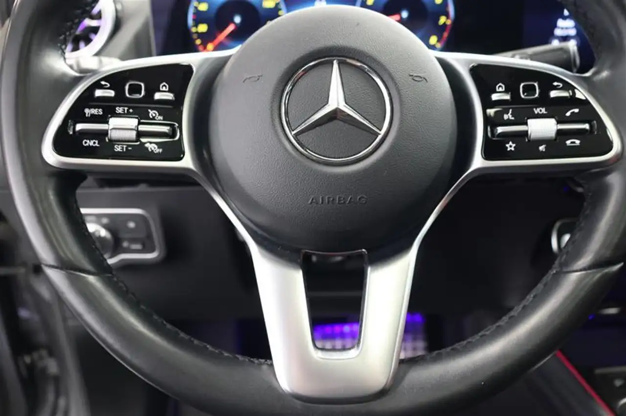 Mercedes-Benz GLA снимка Mercedes-Benz GLA