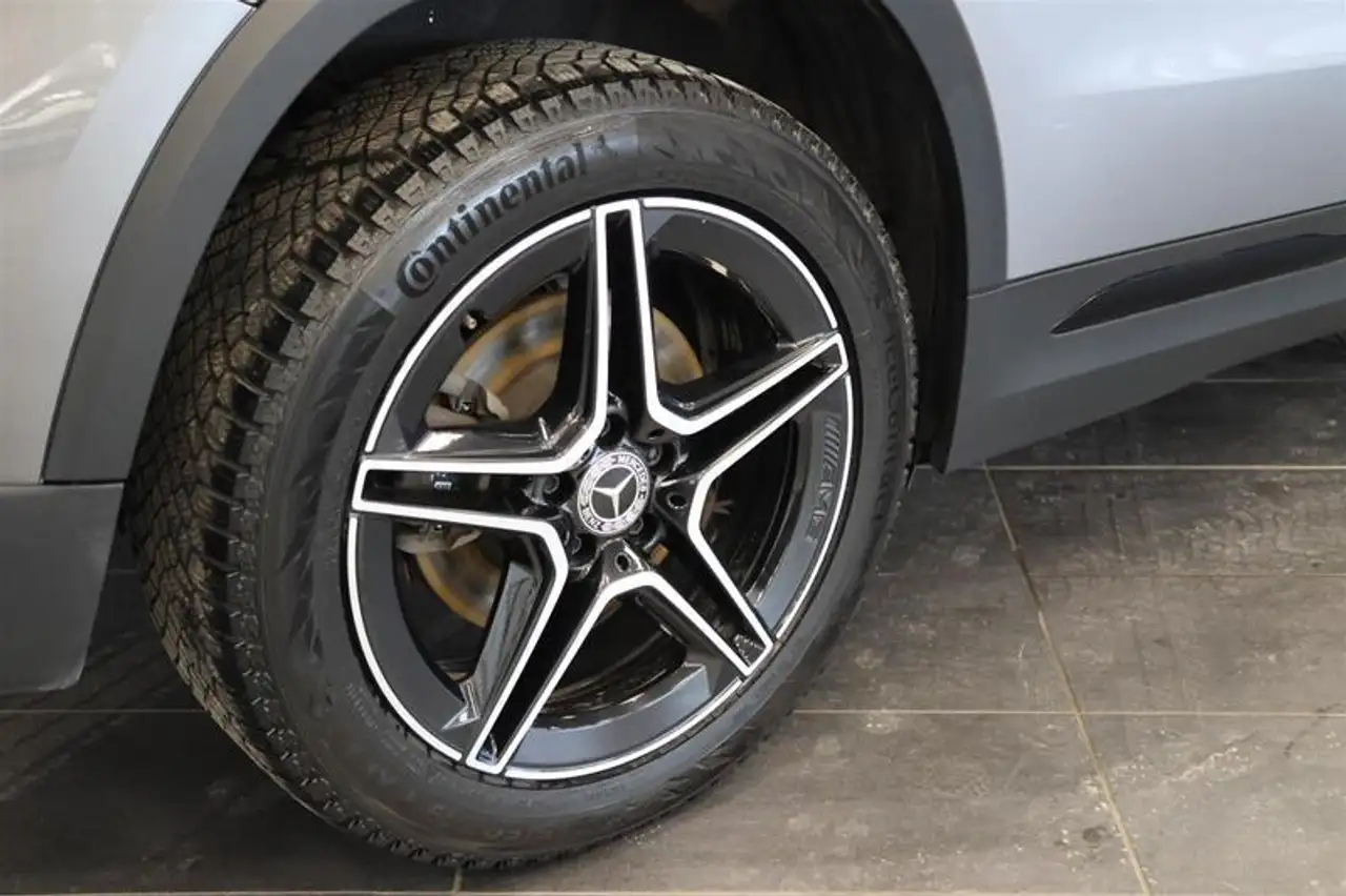 Mercedes-Benz GLA снимка Mercedes-Benz GLA