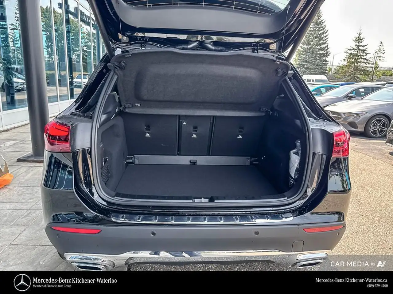 Mercedes-Benz GLA снимка Mercedes-Benz GLA