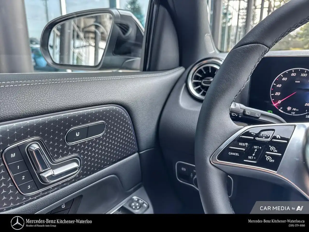 Mercedes-Benz GLA снимка Mercedes-Benz GLA