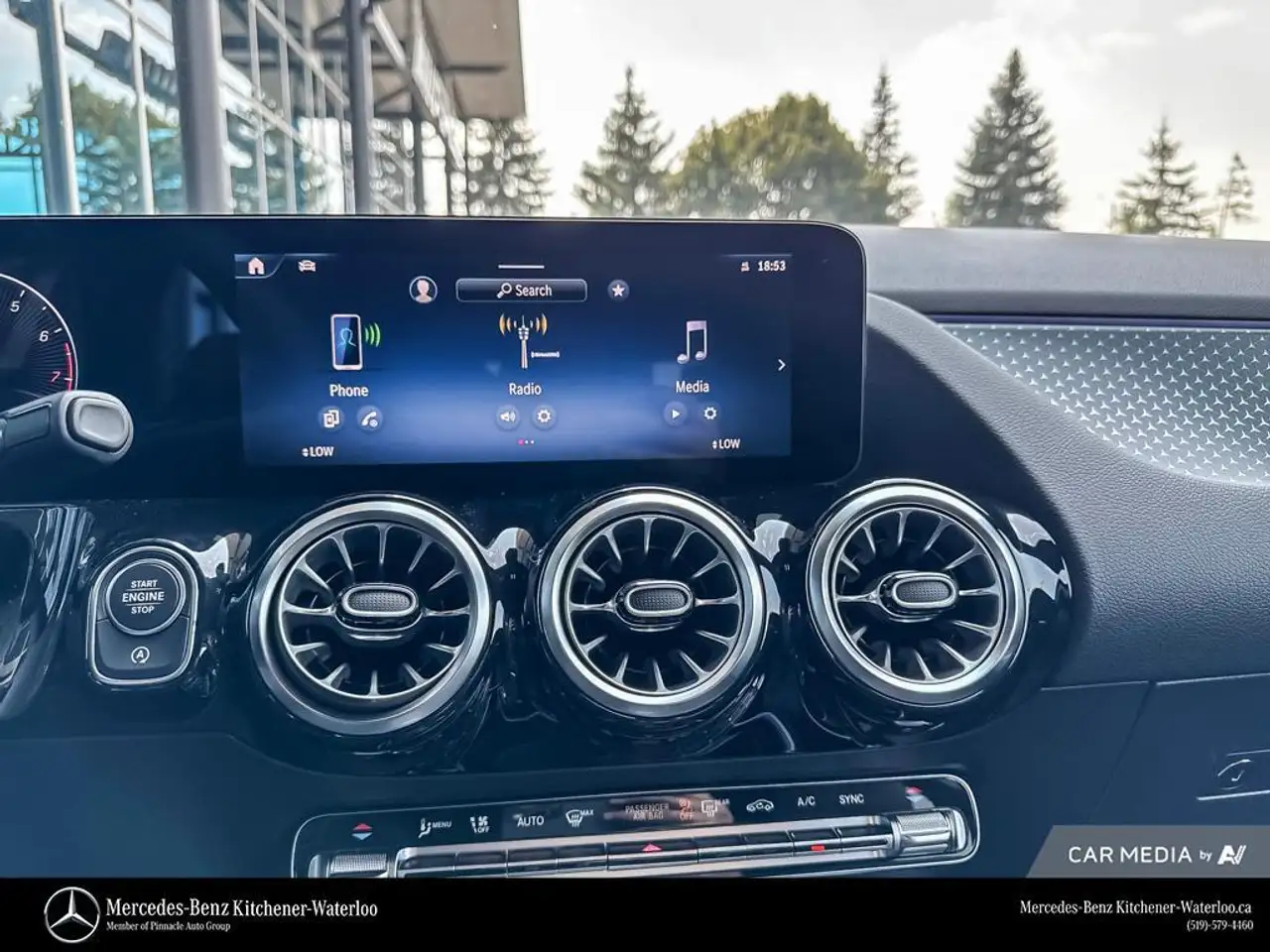 Mercedes-Benz GLA снимка Mercedes-Benz GLA