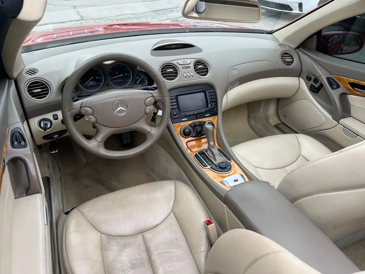 Mercedes-Benz SL снимка Mercedes-Benz SL