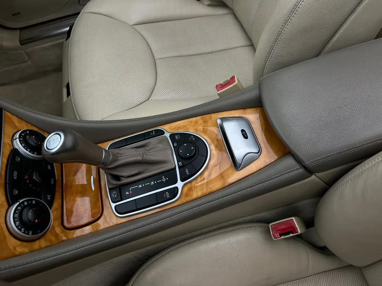 Mercedes-Benz SL снимка Mercedes-Benz SL