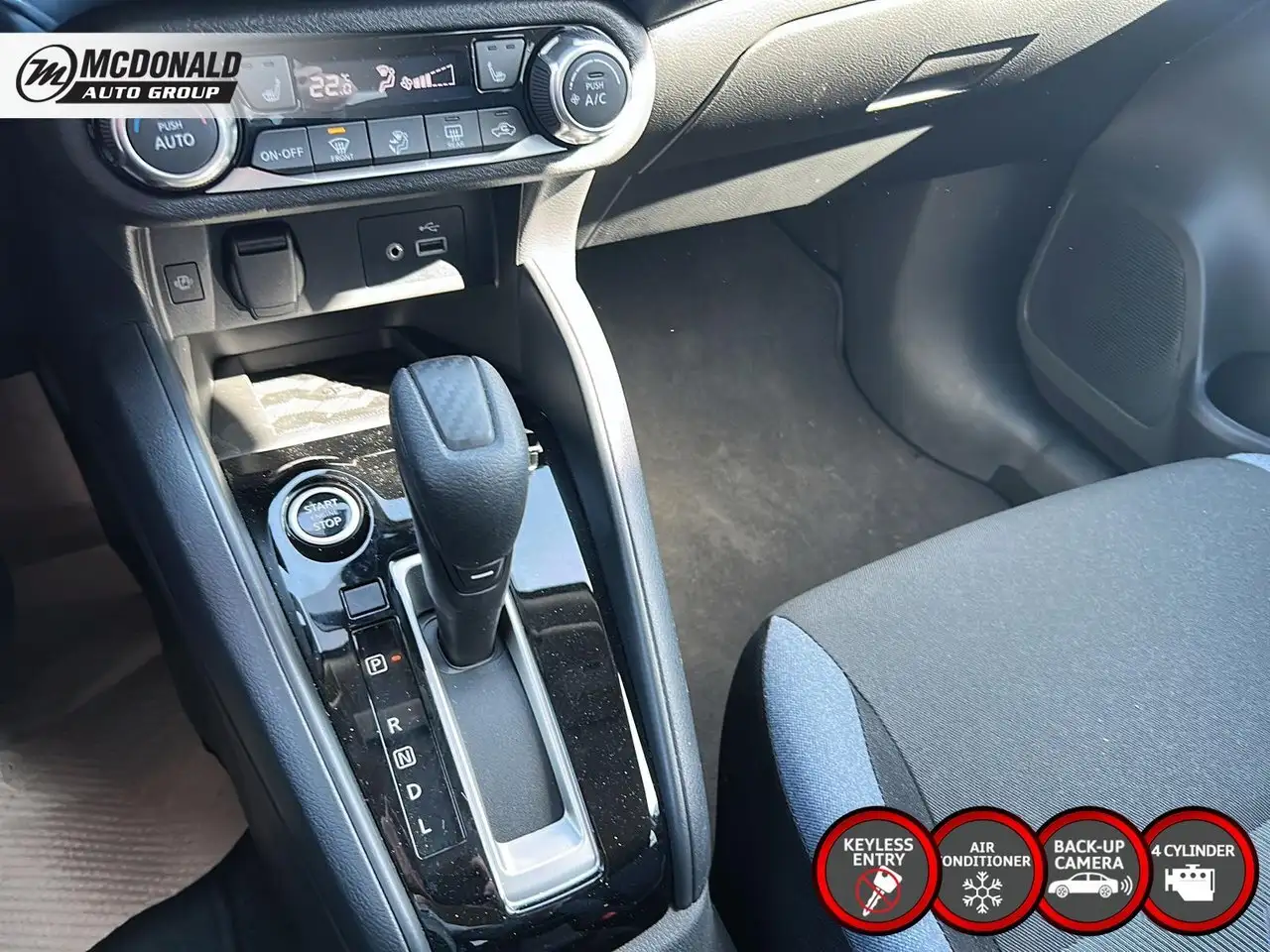 Nissan Versa снимка Nissan Versa