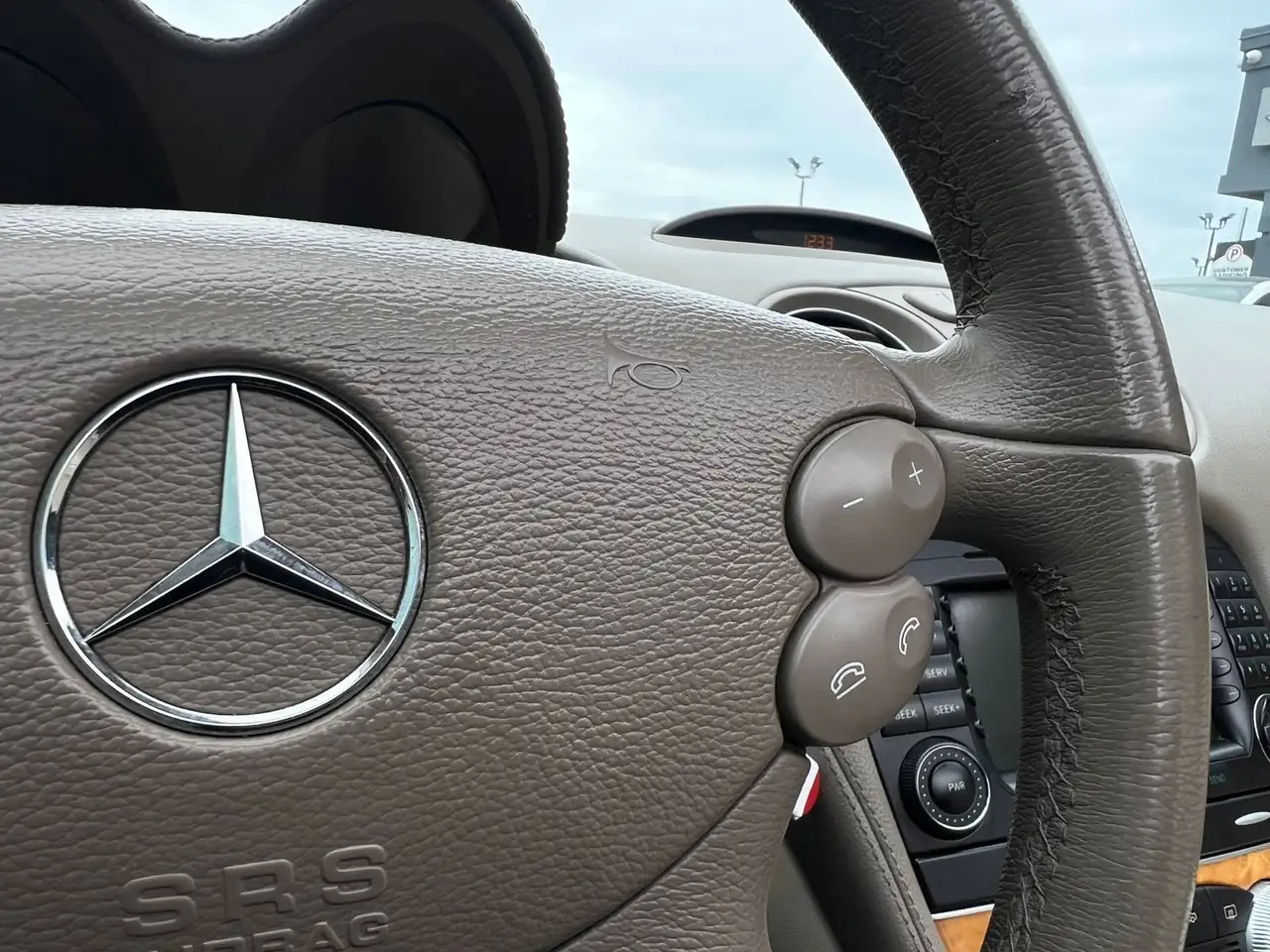 Mercedes-Benz SL снимка Mercedes-Benz SL