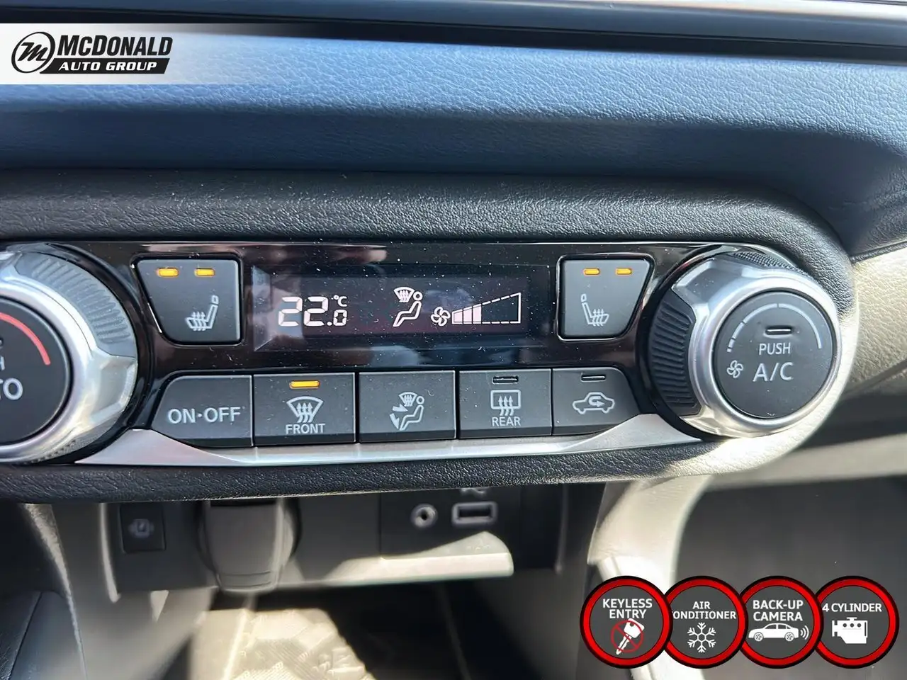 Nissan Versa снимка Nissan Versa