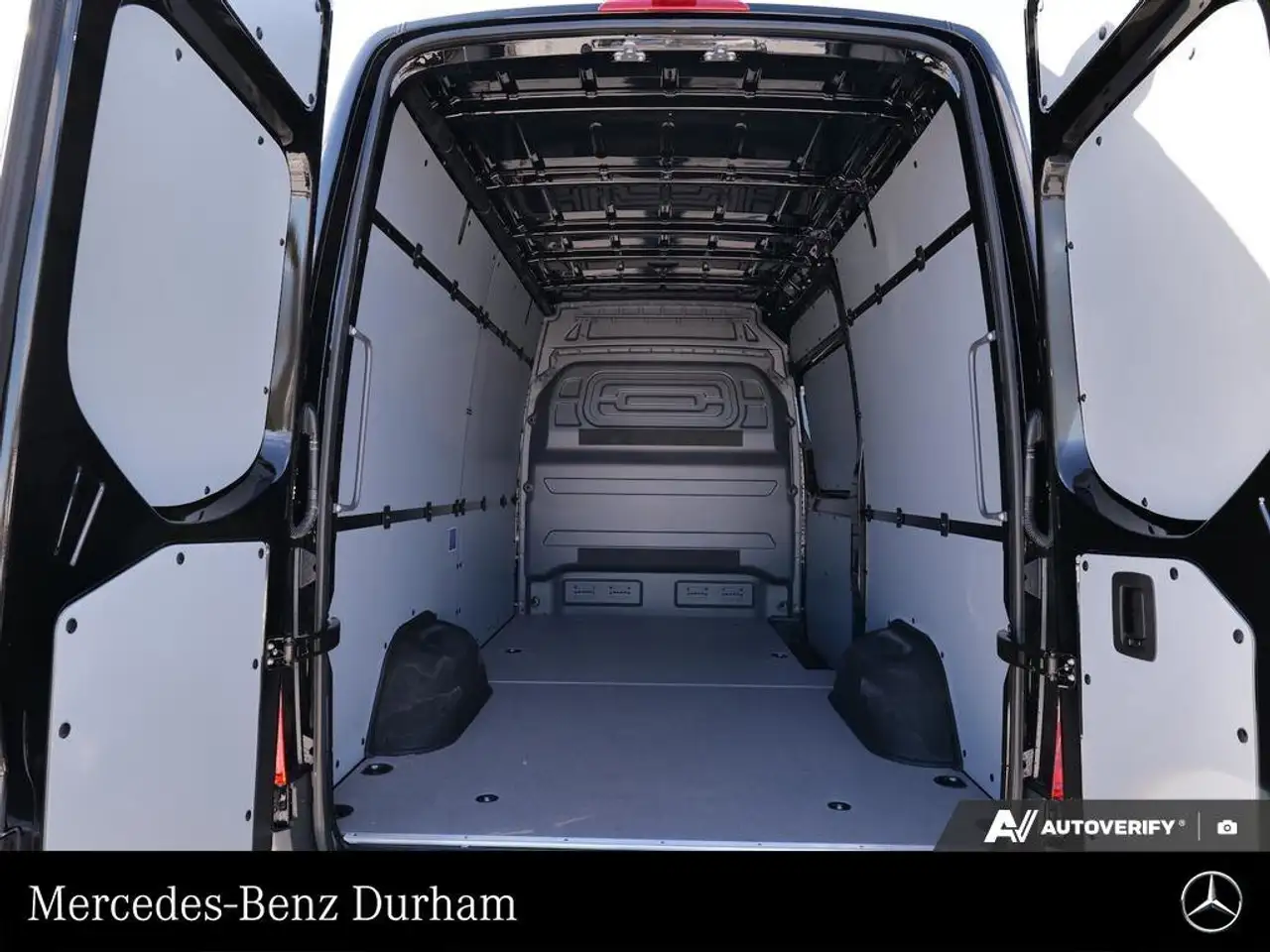 Mercedes-Benz Sprinter снимка Mercedes-Benz Sprinter