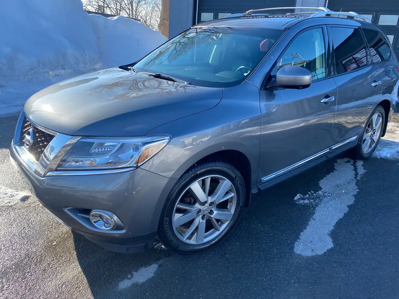 Nissan Pathfinder снимка Nissan Pathfinder