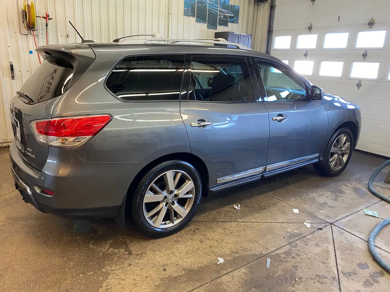 Nissan Pathfinder снимка Nissan Pathfinder
