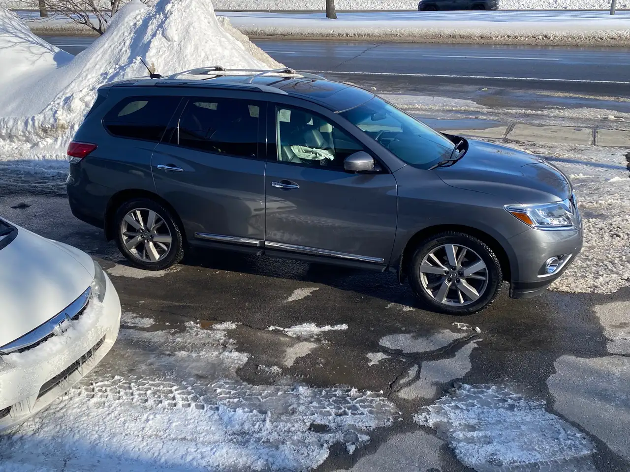 Nissan Pathfinder снимка Nissan Pathfinder