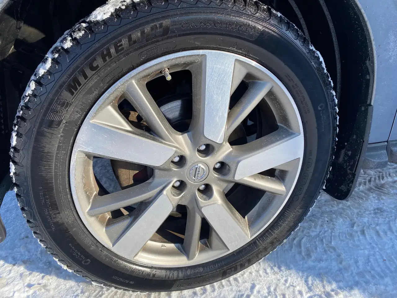 Nissan Pathfinder снимка Nissan Pathfinder