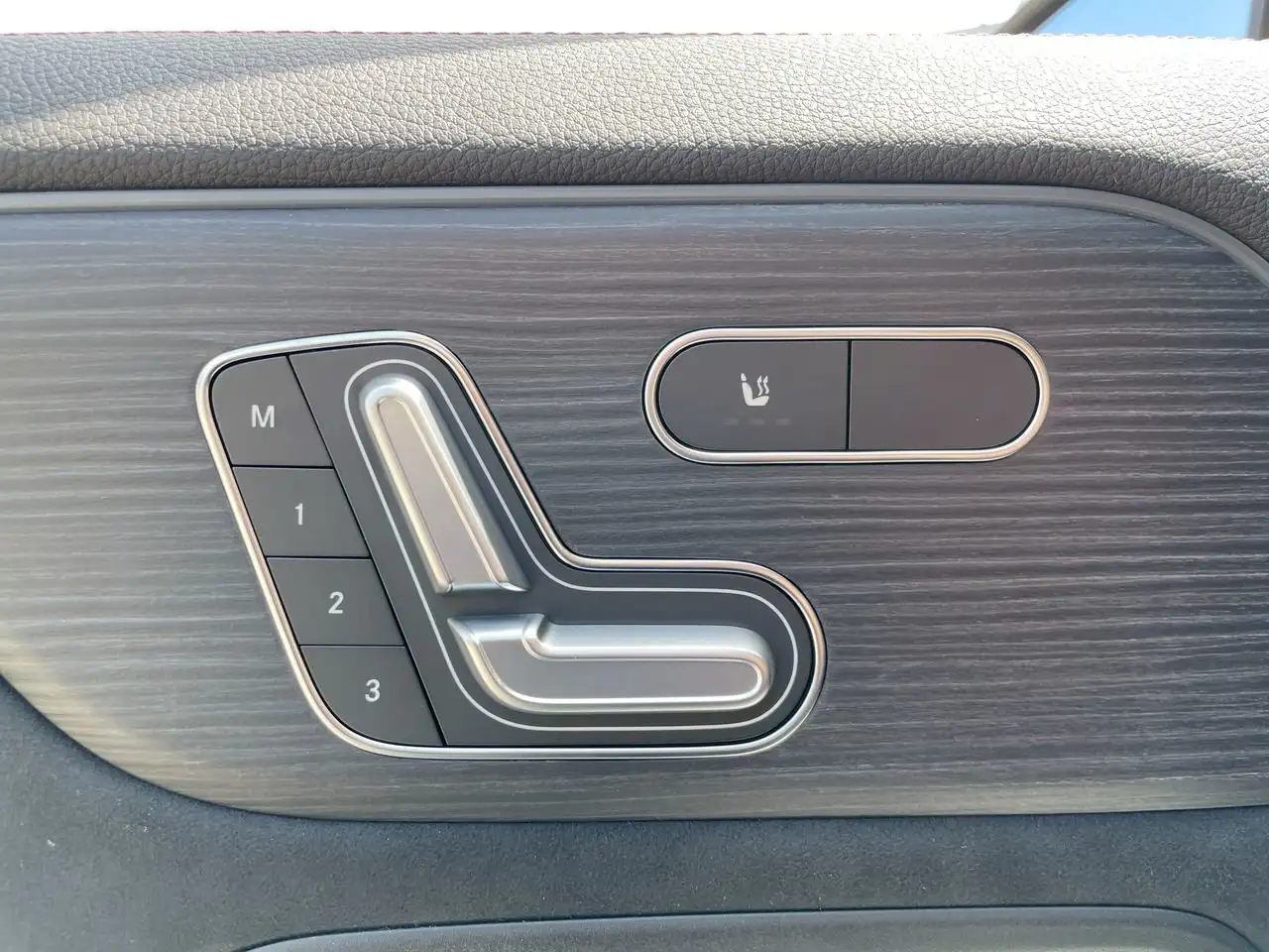 Mercedes-Benz GLA снимка Mercedes-Benz GLA