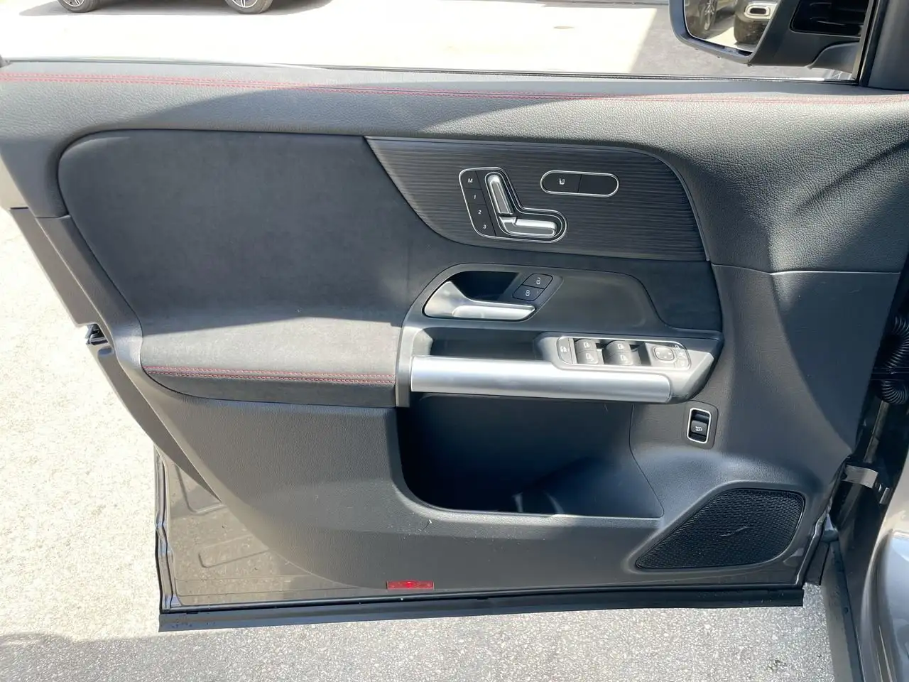 Mercedes-Benz GLA снимка Mercedes-Benz GLA