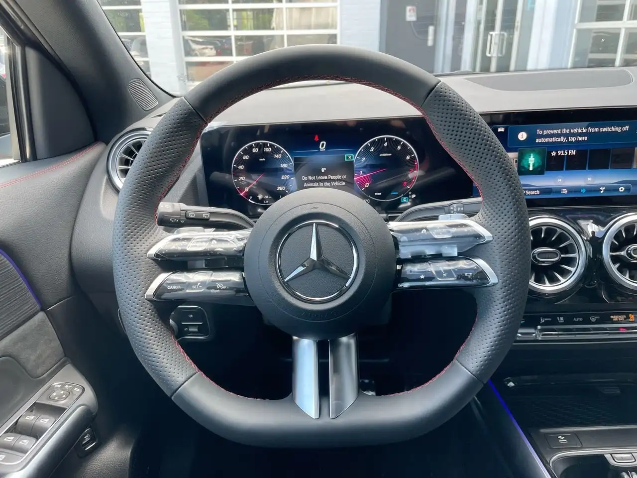 Mercedes-Benz GLA снимка Mercedes-Benz GLA
