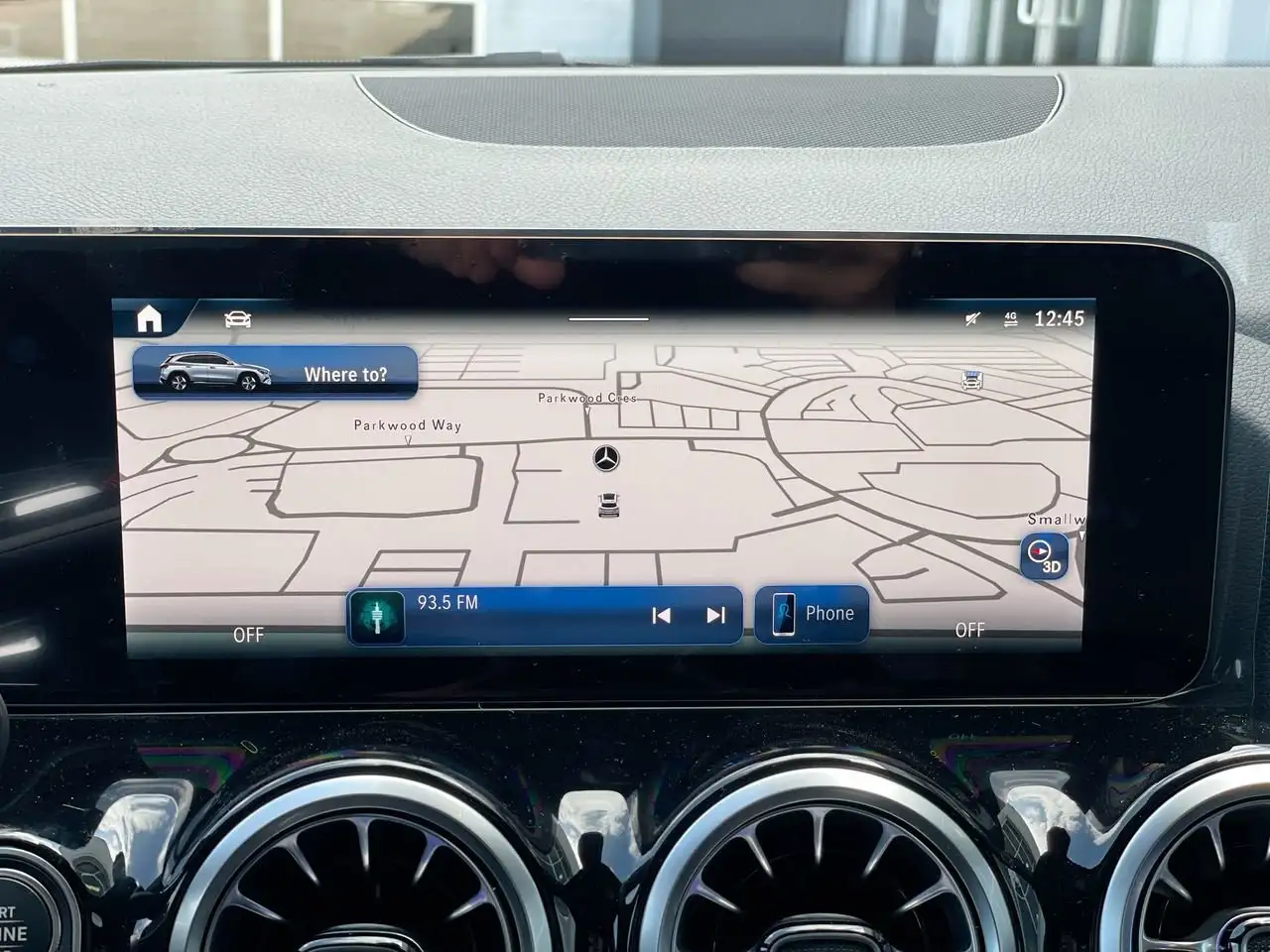 Mercedes-Benz GLA снимка Mercedes-Benz GLA