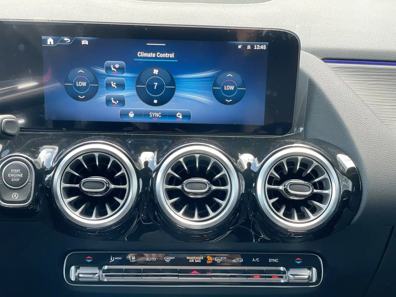 Mercedes-Benz GLA снимка Mercedes-Benz GLA