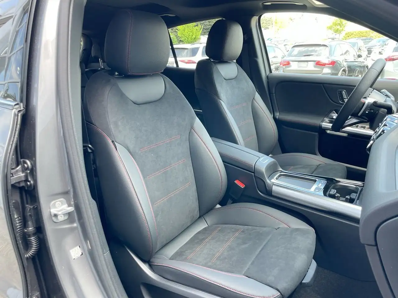 Mercedes-Benz GLA снимка Mercedes-Benz GLA