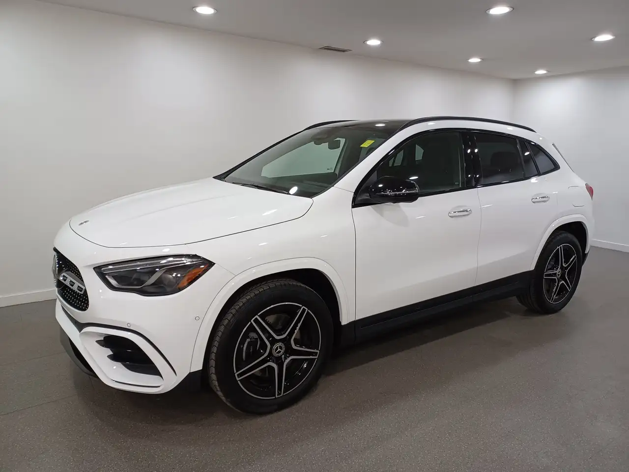 Mercedes-Benz GLA photo Mercedes-Benz GLA