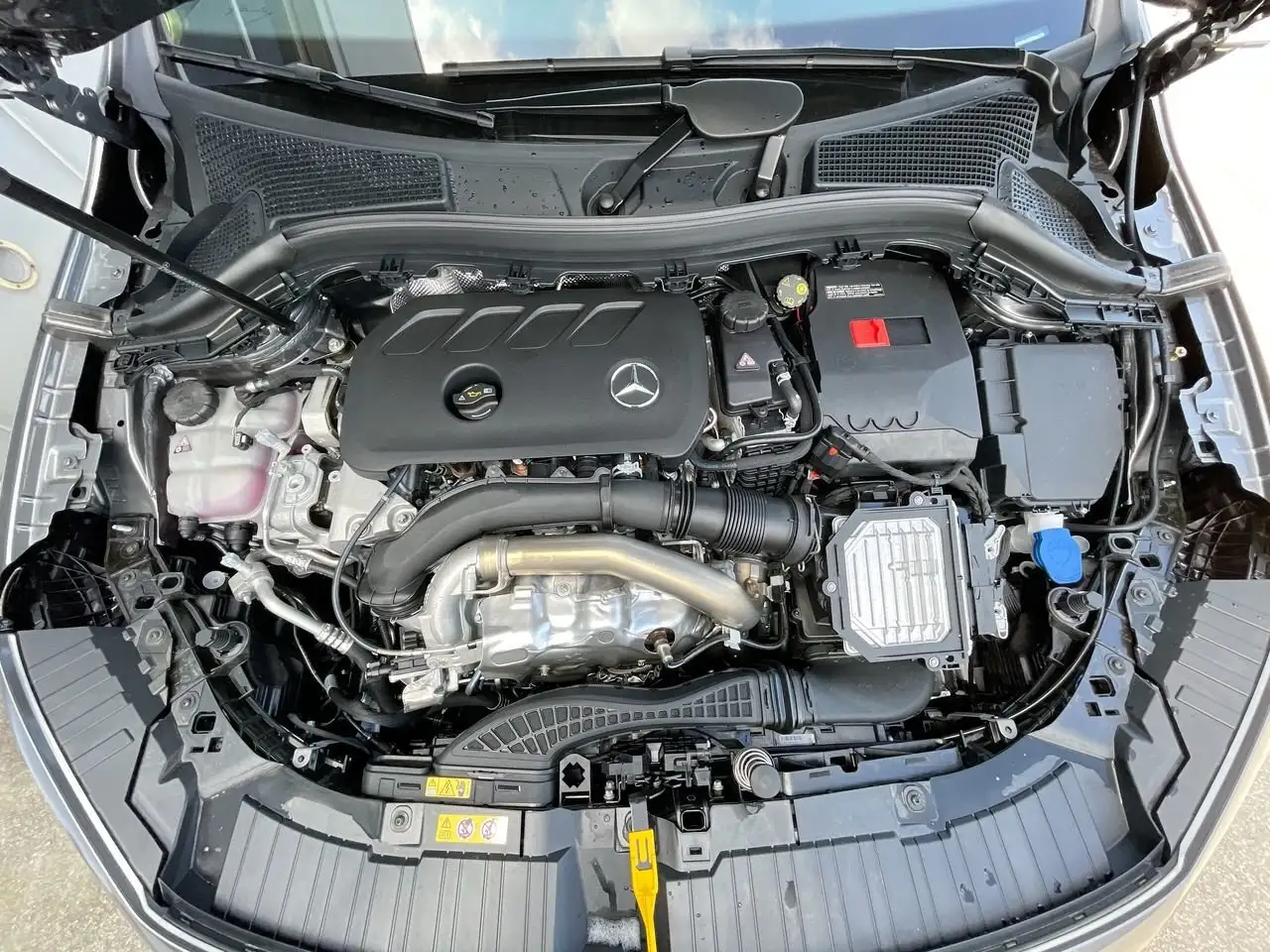 Mercedes-Benz GLA снимка Mercedes-Benz GLA