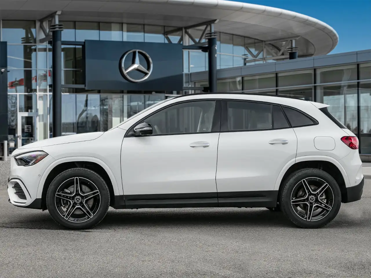 Mercedes-Benz GLA снимка Mercedes-Benz GLA