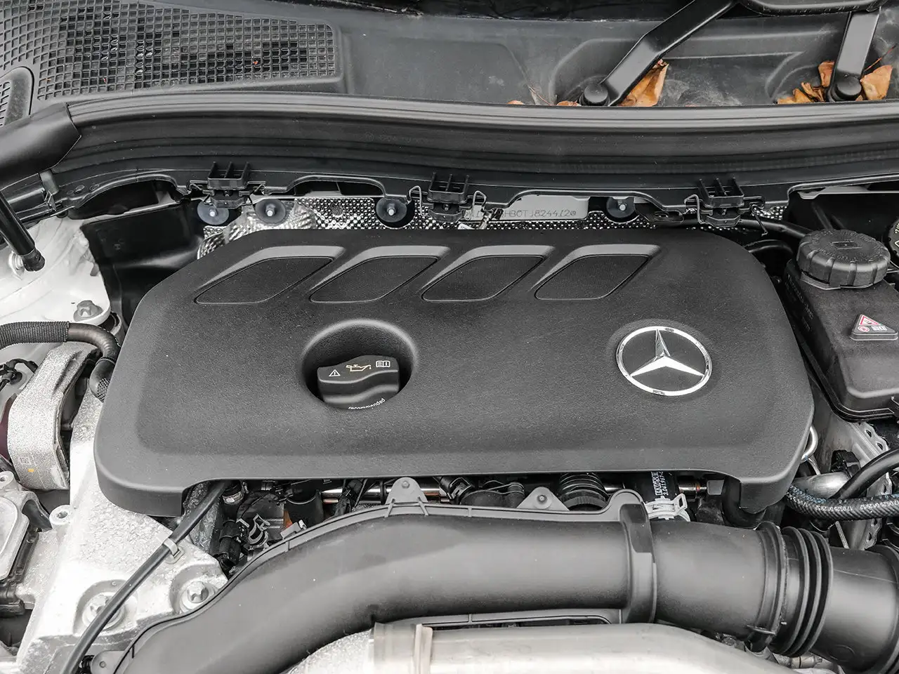 Mercedes-Benz GLA снимка Mercedes-Benz GLA