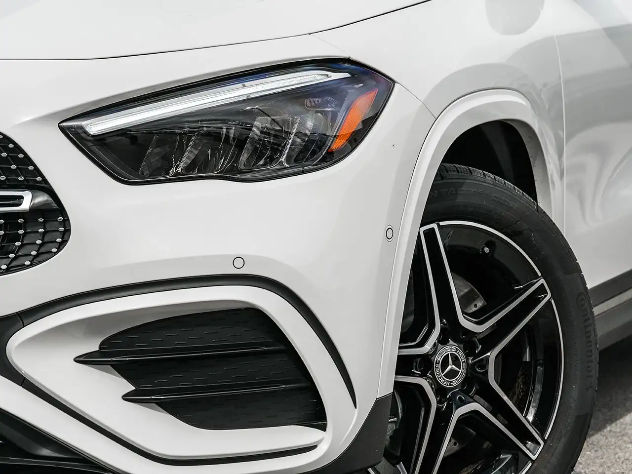 Mercedes-Benz GLA снимка Mercedes-Benz GLA