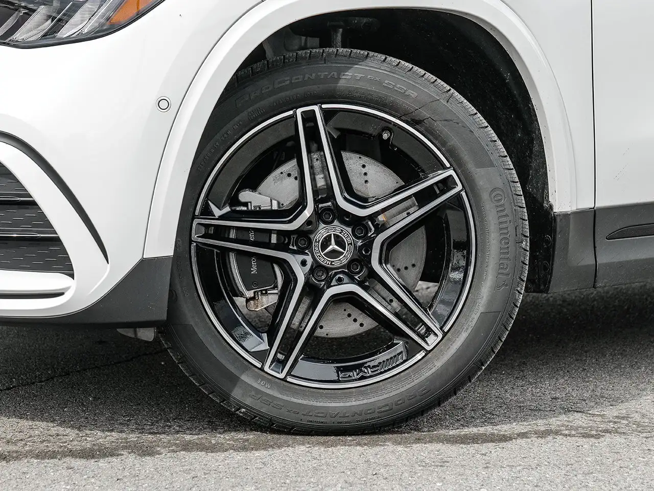 Mercedes-Benz GLA снимка Mercedes-Benz GLA