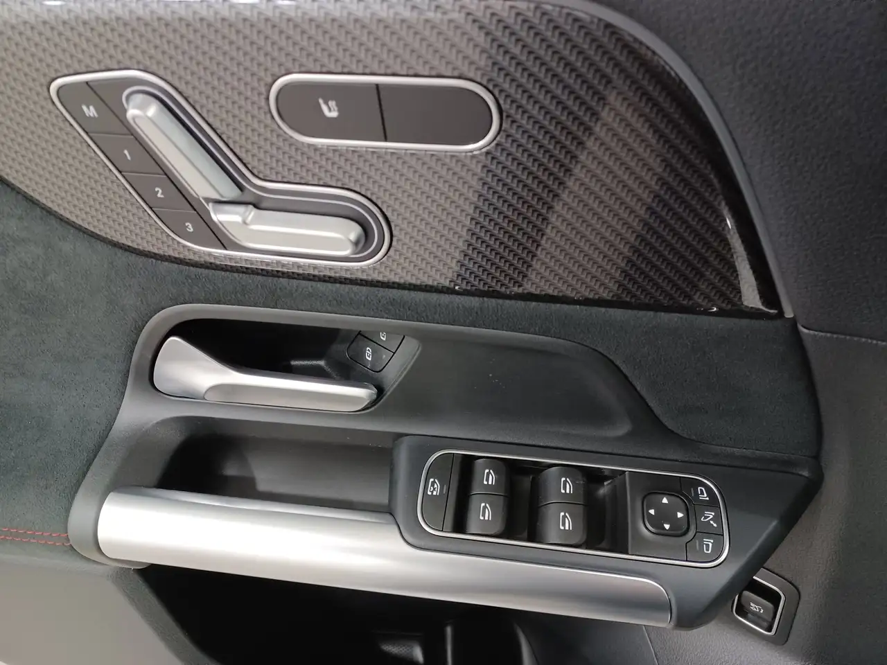Mercedes-Benz GLA photo Mercedes-Benz GLA