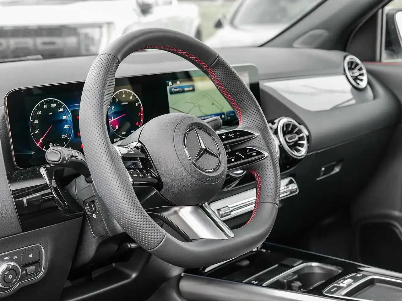 Mercedes-Benz GLA снимка Mercedes-Benz GLA