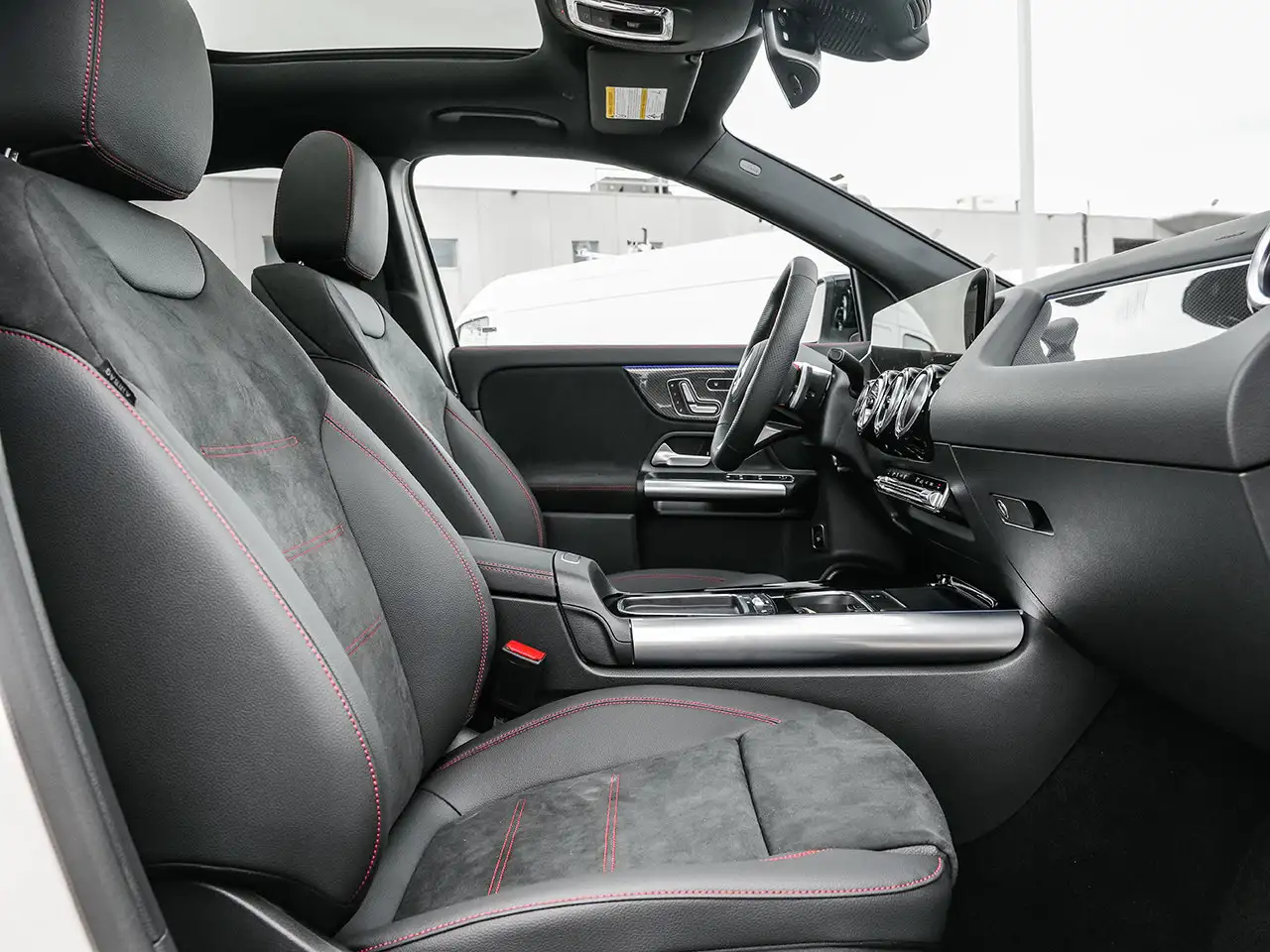 Mercedes-Benz GLA снимка Mercedes-Benz GLA