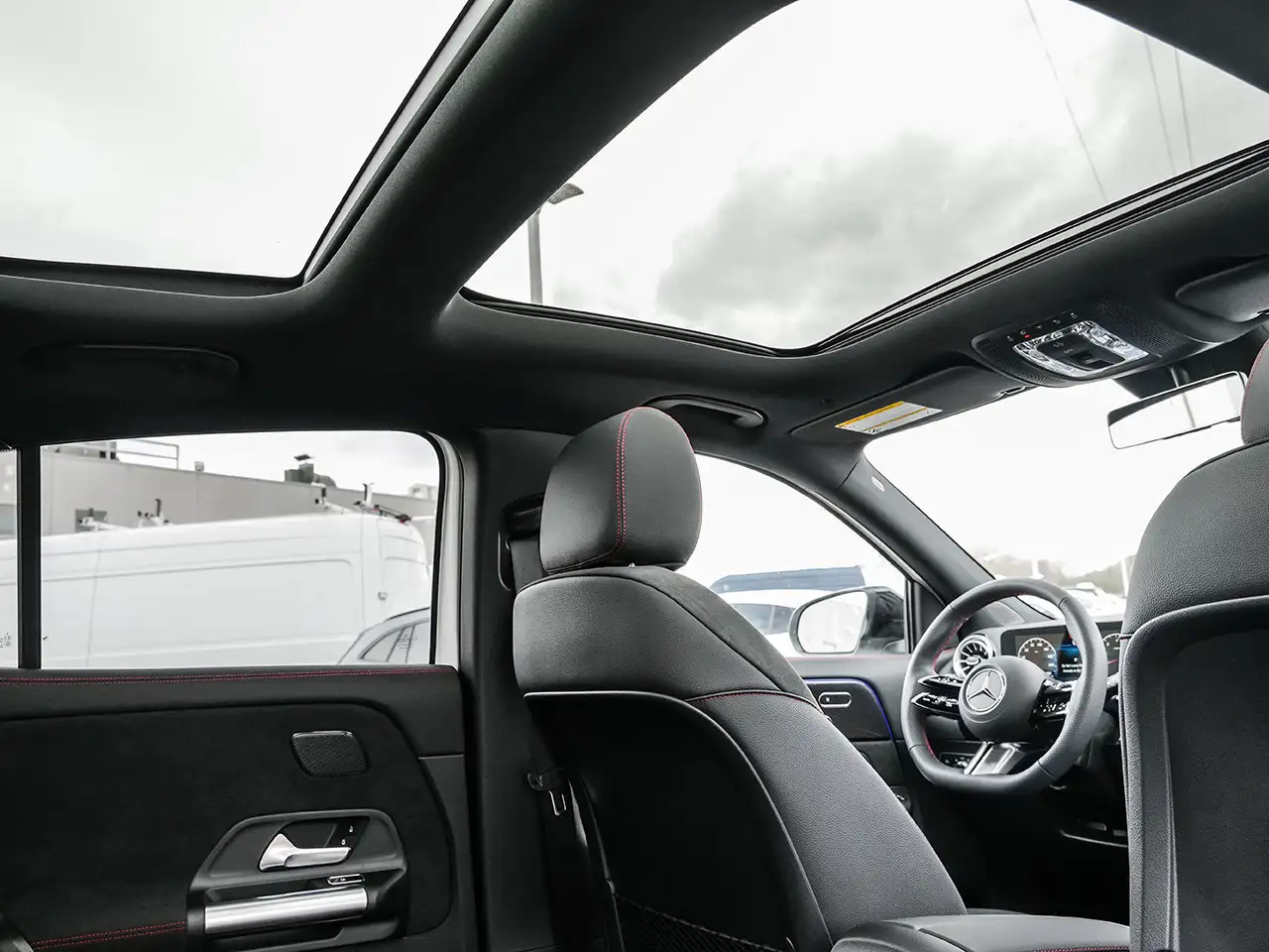 Mercedes-Benz GLA снимка Mercedes-Benz GLA