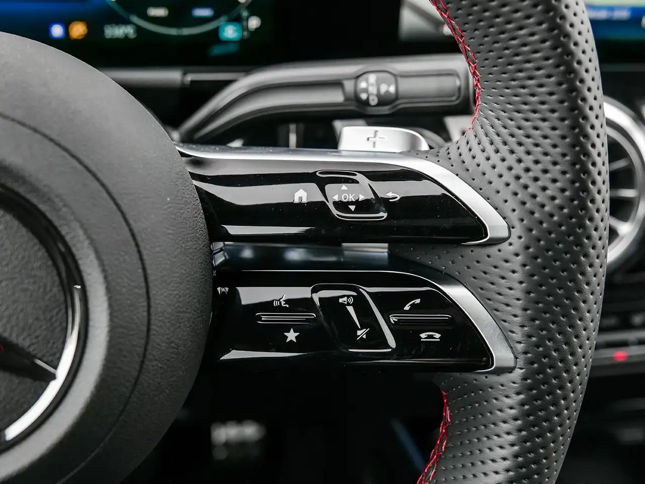 Mercedes-Benz GLA снимка Mercedes-Benz GLA