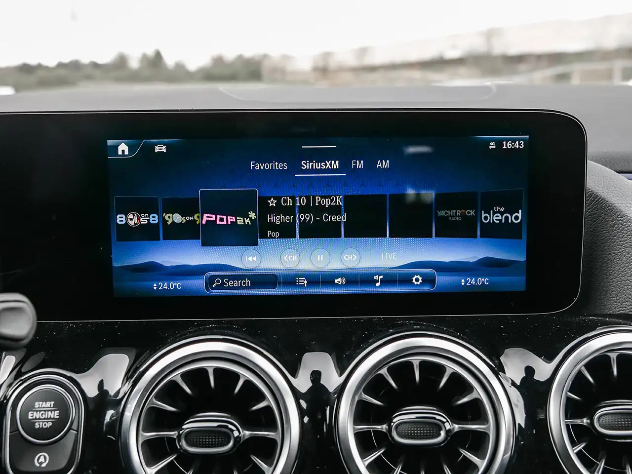 Mercedes-Benz GLA снимка Mercedes-Benz GLA