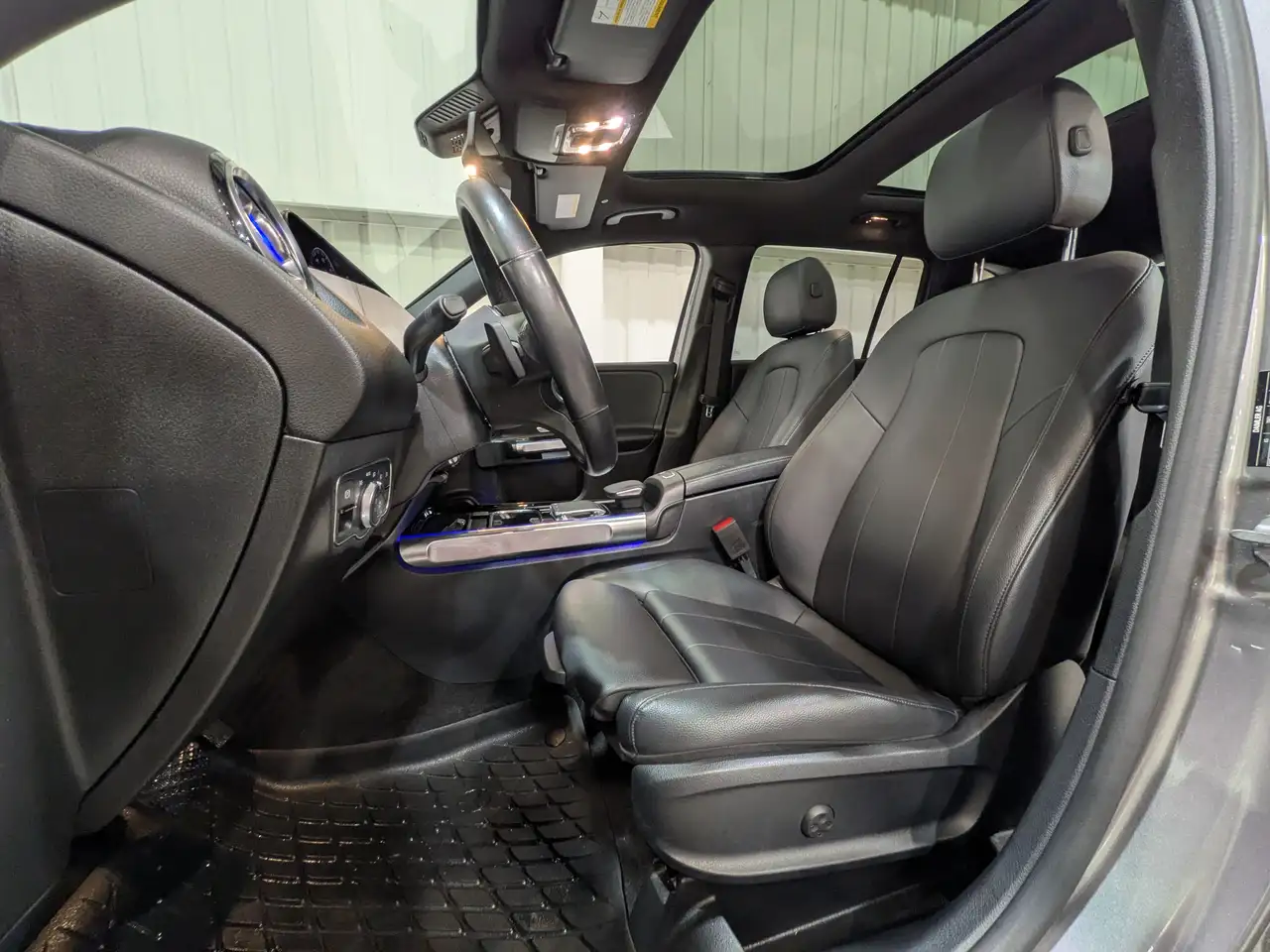 Mercedes-Benz GLB снимка Mercedes-Benz GLB