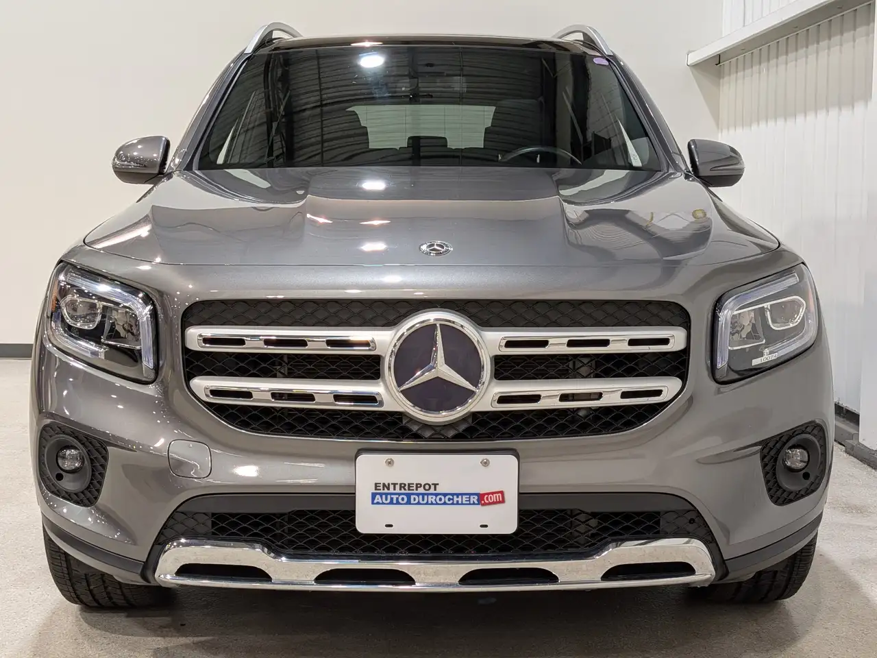 Mercedes-Benz GLB снимка Mercedes-Benz GLB